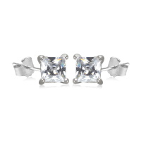 Boucles d'oreilles puces de forme carré en argent 925/000 rhodié serties 4 griffes d'un oxyde de zirconium blanc.