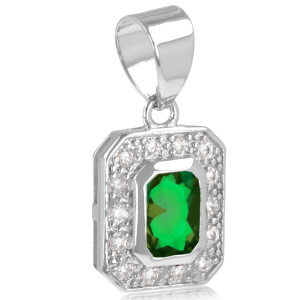 Pendentif en argent 925 rhodié serti clos d'une pierre verte entourée d'oxydes de zirconium blancs.