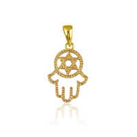 Pendentif main de Fatma avec une étoile de David en plaqué or jaune 18 carats.