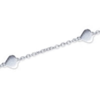 Bracelet composé d'une chaîne avec cœurs en argent 925/000 rhodié. Fermoir anneau ressort avec anneaux de rappel à 16, 17 et 18 cm.