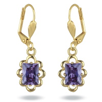 Boucles d'oreilles dormeuses en plaqué or jaune 18 carats et un pendant en amethyste synthétique sertie 4 griffes.