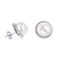 Boucles d'oreilles puces de forme ronde en argent 925/000 rhodié surmontées d'une perle d'imitation.