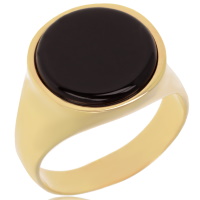 Bague chevalière pour homme en plaqué or jaune 18 carats surmontée d'une véritable pierre d'onyx sertie clos de forme ronde.