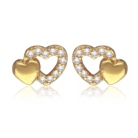 Boucles d'oreilles puces composées d'un cœur en plaqué or jaune 18 carats et d'un cœur pavé d'oxydes de zirconium blancs.