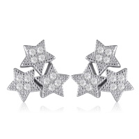 Boucles d'oreilles composées de trois étoiles en argent 925/000 rhodié pavées d'oxydes de zirconium blancs.
