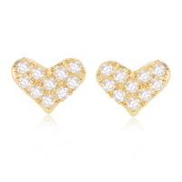 Boucles d'oreilles en forme de cœur en plaqué or jaune 18 carats pavées d'oxydes de zirconium blancs.