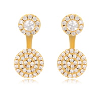 Boucles d'oreilles pendantes en plaqué or jaune 18 carats composées d'une puce ronde sertie d'un oxyde de zirconium blanc entourée d'un pavage d'oxydes de zirconium blancs et d'un pendant avec pavage rond d'oxydes de zirconium blancs.