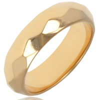 Bague anneau facettée en plaqué or jaune 18 carats.