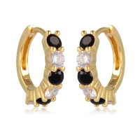 Boucles d'oreilles créoles en plaqué or jaune 18 carats serties d'oxydes de zirconium blancs et noirs.