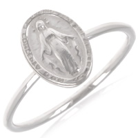 Bague surmontée d'une médaille ovale de la Vierge en argent 925/000 rhodié.