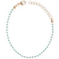 Bracelet composé d'une chaîne en plaqué or jaune 18 carats et de perles cylindriques en résine de couleur turquoise. Fermoir mousqueton avec 3 cm de rallonge.