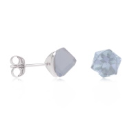 Boucles d'oreilles puces en argent 925/000 rhodié surmontées d'un cube en cristal lavande.