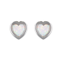 Boucles d'oreilles puces en forme de cœur en argent 925/000 rhodié serti clos d'un pierre opale blanche d'imitation.