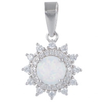 Pendentif en forme de soleil en argent 925/000 rhodié pavé d'oxydes de zirconium blancs surmonté d'une pierre d'imitation opale sertie 4 griffes.