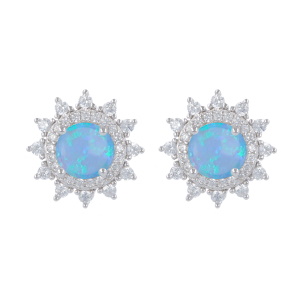 Boucles d'oreilles en forme de fleur en argent 925/000 rhodié serties d'une pierre opale blanche d'imitation entourée d'oxydes de zirconium blancs.