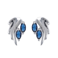 Boucles d'oreilles en argent 925/000 rhodié serties de deux pierres de saphir d'imitation.