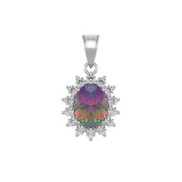 Pendentif marquise en argent 925/000 rhodié surmonté d'une pierre multicolore entourée d'un pavage d'oxydes de zirconium blancs.