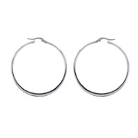 Boucles d'oreilles créoles fermées fil rond et plat en acier argenté.