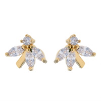 Boucles d'oreilles en plaqué or jaune 18 carats serties griffes d'oxydes de zirconium blancs.