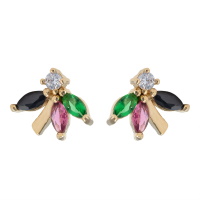 Boucles d'oreilles en plaqué or jaune 18 carats serties griffes d'oxydes de zirconium multicolores.