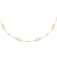 Collier composé d'une chaîne et de mailles motifs filigranes en plaqué or jaune 18 carats.