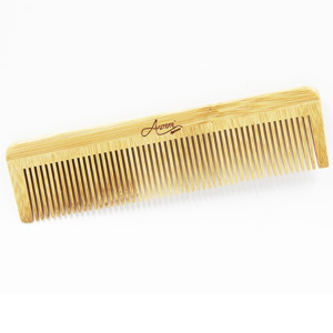Peigne à cheveux en bambou. Démêlage en douceur de tous types de cheveux. Vous procure un coiffage agréable.