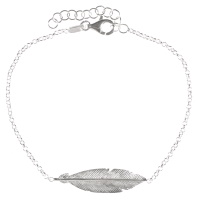 Bracelet composé d'une chaîne avec plume en argent 925/000 rhodié. Fermoir mousqueton avec 3 cm de rallonge.