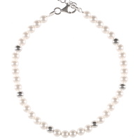 Bracelet composé de perles en argent 925/000 et de perles d'imitation. Fermoir mousqueton avec 2 cm de rallonge.