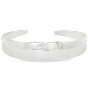 Cet élégant bracelet rigide de style jonc est réalisé en argent 925/000 de haute qualité. Sa silhouette épurée et son profil bombé offrent un poli miroir exceptionnel, garantissant une brillance durable et une symétrie parfaite. Dénué de pierres, ce bijou minimaliste se distingue par son design intemporel et sa composition robuste, idéal pour une superposition moderne ou un porté délicat en solitaire.