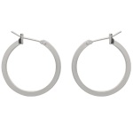 Boucles d'oreilles créoles en argent 925/000. Fil carré.