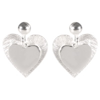 Boucles d'oreilles pendantes composées de deux coeurs, l'une lisse et l'autre à l'effet rayée en argent 925/000.