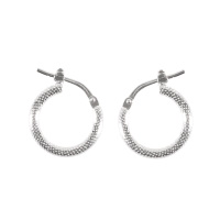 Boucles d'oreilles créoles en argent 925/000 rhodié.