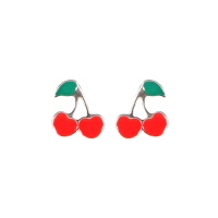 Boucles d'oreilles puces en forme de cerises en argent 925/000 et émail de couleur.