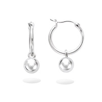 Boucles d'oreilles créoles avec pendant boule en argent 925/000.