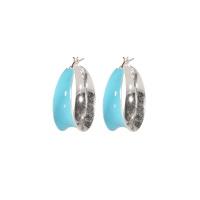 Boucles d'oreilles créoles large en argent 925/000 recouvertes d'émail de couleur turquoise.