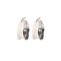 Boucles d'oreilles créoles large en argent 925/000 recouvertes d'émail de couleur blanc.