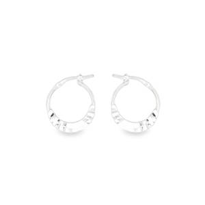Rehaussez votre style avec ces élégantes boucles d'oreilles créoles en argent 925/000. Leur conception raffinée et leurs détails artistiques offrent une touche de sophistication à toute tenue. Idéales pour un look quotidien ou une occasion spéciale, ces boucles d'oreilles apporteront une touche de brillance discrète à votre allure.