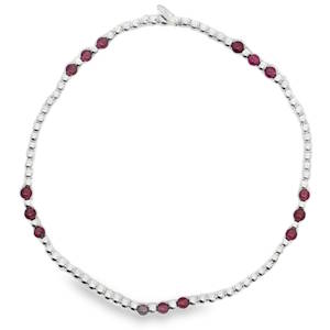 Ce bracelet élastique de perles en argent 925/000 est orné de perles rouges violettes, offrant une élégance discrète et naturelle. Le design minimaliste met en valeur la beauté organique des perles rondes lisses. Un accessoire raffiné qui ajoute une touche de couleur subtile à toute tenue.