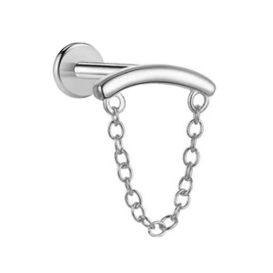 Piercing tragus en forme d'arc de cercle avec une chaîne en en acier argenté chirurgical 316L.