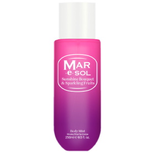 Body mist Mar e Sol Sunshine bouquet et Sparkling fruits. Brume corporelle aux arômes frais et fruités offrant une combinaison de fleurs ensoleillées et de fruits pétillants. Une fragrance joyeuse, légère et rafraîchissante.