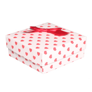 Boîte cadeau écrin pour parure ou bracelet jonc avec motif de cœurs et un nœud papillon.