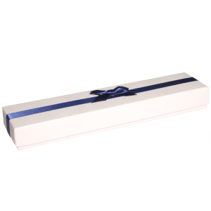 Boîte cadeau écrin pour bracelet ou montre avec un nœud papillon.