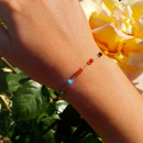 Bracelet en acier doré et perles multicolores. Perle  Adolescent Adulte Femme Fille Indémodable 