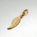 Pendentif Plume en plaqué or. Plume  Adolescent Adulte Femme Fille Indémodable 