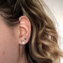 Boucles d'oreilles en argent 925/000 rhodié, oxydes de zirconium serti clos et perles synthétiques blanches. Boule Pendantes Perle Rond  Adolescent Adulte Femme Fille Indémodable 