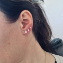 Boucles d'oreilles puces en forme de tulipe en plaqué or et oxydes de zirconium sertis griffes. Puce Rond  Adolescent Adulte Enfant Femme Fille Indémodable 