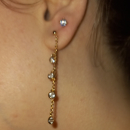 Boucles d'oreilles pendantes en plaqué or et pampilles en oxydes de zirconium sertis clos. Pendantes Rond  Adolescent Adulte Femme Fille Indémodable 