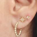 Boucles d'oreilles puces en forme d'étoile en plaqué or jaune 18 carats serties d'un oxyde de zirconium blanc. Etoile Puce Strass  Adolescent Adulte Femme Fille Indémodable Nature 