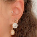 Boucles d'oreilles pendantes avec motif œil de Turquie en plaqué or, émail de couleur blanche et oxydes de zirconium. Oeil Oeil de Turquie Pendantes Rond  Adolescent Adulte Femme Fille Indémodable Symboles 