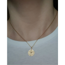 Pendentif Lion en plaqué or 18 carats.<br/>Le pendentif n'est pas parfaitement rond pour donner un effet naturel et vieilli.<br/>Le verso est brossé. Lion  Adolescent Adulte Animaux Astrologie Femme Fille Indémodable 